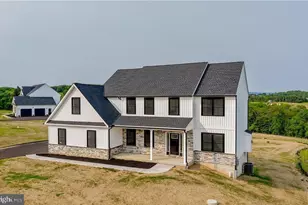 936 Emerald Valley Ln, Bangor, PA 18013 - Photo 2