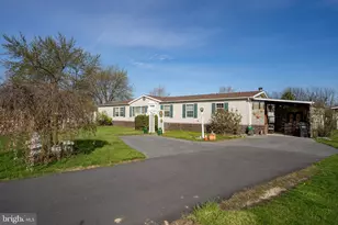 183 Greenbriar Dr S, Bath, PA 18014 - Photo 1