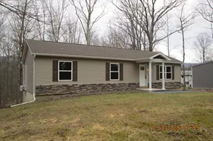 380 Gallery Ln, Mount Bethel, PA 18343 - Photo 2