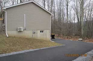 380 Gallery Ln, Mount Bethel, PA 18343 - Photo 4
