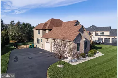 62 Surrey Drive, Easton, PA 18045 - Photo 2