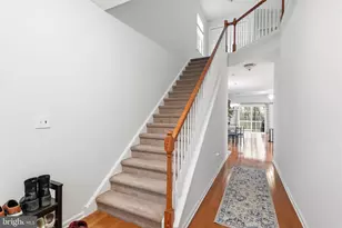 1530 Crest Park Ct, Bethlehem, PA 18015 - Photo 4