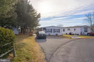 52 W Zimmer Dr, Walnutport, PA 18088 - Photo 2