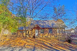 751 W Pennsylvania Ave, Pen Argyl, PA 18072 - Photo 1