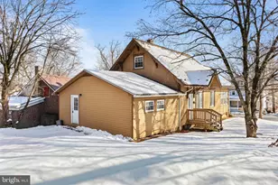 751 W Pennsylvania Ave, Pen Argyl, PA 18072 - Photo 2