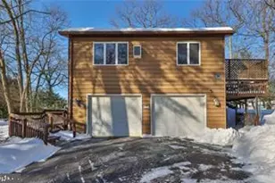536 Carol Ln, Bath, PA 18014 - Photo 2