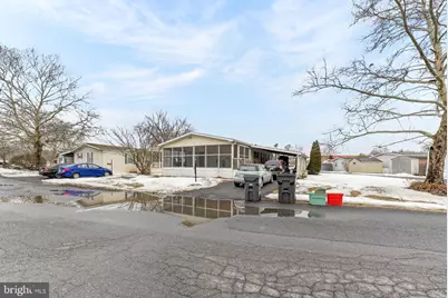 182 Greenbriar Dr S, Bath, PA 18014 - Photo 2