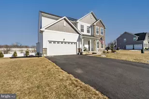 425 Chief Tatamy St, Easton, PA 18045 - Photo 4