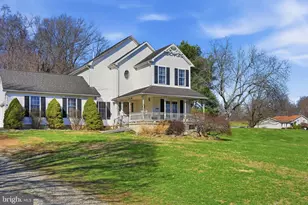 2531 Apple St, Hellertown, PA 18055 - Photo 2