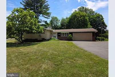 1611 Mark Twain Cir, Bethlehem, PA 18017 - Photo 1