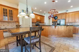49 Crest Blvd, Easton, PA 18045 - Photo 4