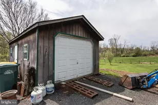 725 Buttermilk Rd, Hellertown, PA 18055 - Photo 86
