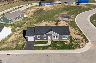 1410 Heytesbury Rd, Walnutport, PA 18088 - Photo 2