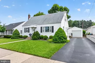 1802 Snyder St, Bethlehem, PA 18017 - Photo 2