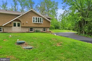 1040 Riverview Dr, Walnutport, PA 18088 - Photo 4