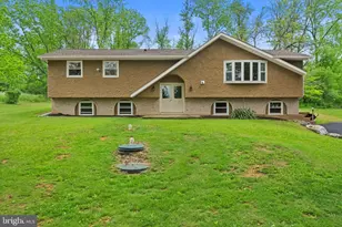 1040 Riverview Dr, Walnutport, PA 18088 - Photo 2