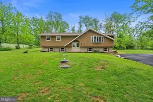 1040 Riverview Dr, Walnutport, PA 18088 - Photo 1