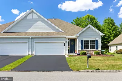 46 Glenmoor Cir N, Easton, PA 18045 - Photo 2