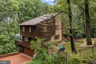 3385 Woodbridge Cir, Bethlehem, PA 18017 - Photo 2