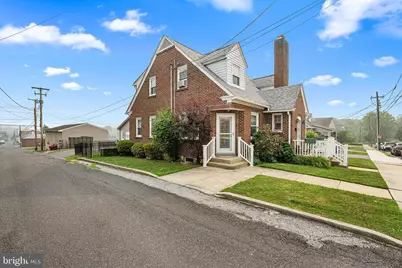 24 Sycamore Street, Hellertown, PA 18055 - Photo 2