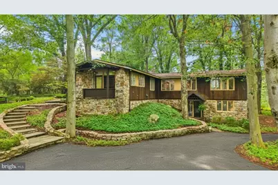 1657 Linden Oaks Lane, Bethlehem, PA 18015 - Photo 2