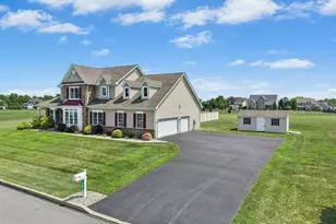 6786 Gwenmawr Rd, Bethlehem, PA 18017 - Photo 2