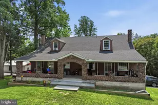 429 Riverview Dr, Walnutport, PA 18088 - Photo 1