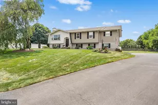 541 Mountain View Rd, Nazareth, PA 18064 - Photo 2