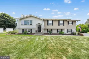 541 Mountain View Rd, Nazareth, PA 18064 - Photo 1