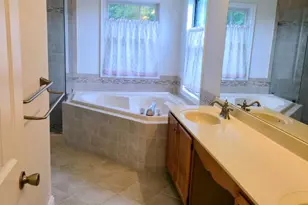 5280 Vermont Dr, Easton, PA 18045 - Photo 8