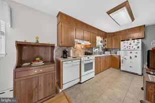 1130 Westbury Dr, Bethlehem, PA 18017 - Photo 6