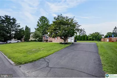 1160 Brentwood Avenue, Bethlehem, PA 18017 - Photo 2