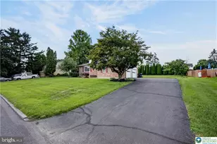 1160 Brentwood Ave, Bethlehem, PA 18017 - Photo 2