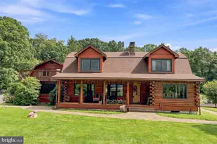 435 Sunset Dr, Bangor, PA 18013 - Photo 1