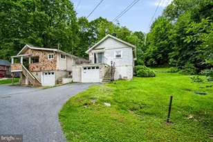 2242 Edgewood Ave, Easton, PA 18045 - Photo 1