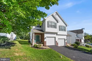 1537 Crest Park Ct, Bethlehem, PA 18015 - Photo 1