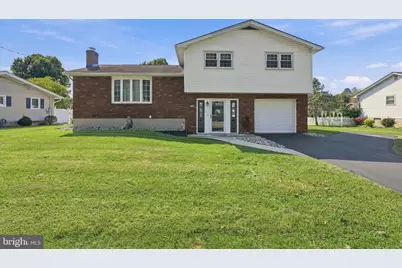 1543 Stoke Park Road, Bethlehem, PA 18017 - Photo 2