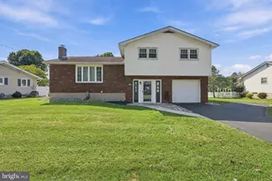 1543 Stoke Park Rd, Bethlehem, PA 18017 - Photo 2