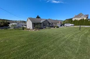 646 S Lehigh Gap St, Walnutport, PA 18088 - Photo 4