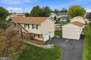 3239 Reeve Dr W, Bethlehem Township, PA 18020 - Photo 4