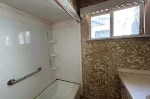 1030 W Lynn St, Coal Township, PA 17866 - Photo 8