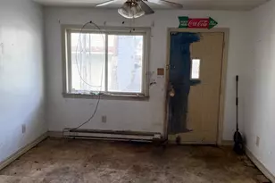 323 S Grape St, Mt Carmel, PA 17851 - Photo 2