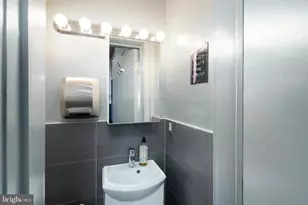 2337 S 13th St, Philadelphia, PA 19148 - Photo 16