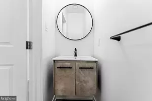 912 N 30th St, Philadelphia, PA 19130 - Photo 8