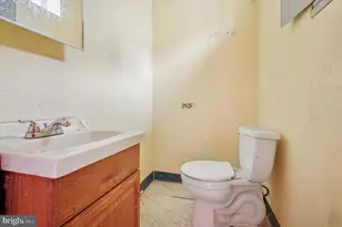 2205 Island Rd, Philadelphia, PA 19142 - Photo 14