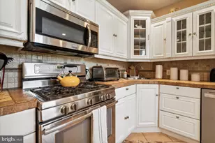 375 Green Ln, Philadelphia, PA 19128 - Photo 10