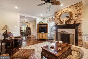 375 Green Ln, Philadelphia, PA 19128 - Photo 2