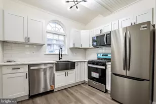 2446 S Woodstock St, Philadelphia, PA 19145 - Photo 8