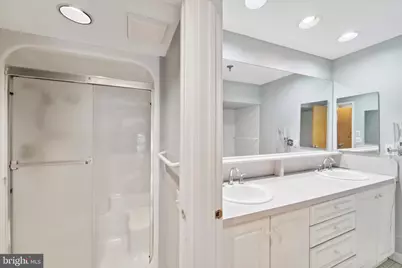 7 N Christopher Columbus Boulevard #130, Philadelphia, PA 19106 - Photo 22