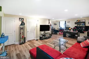 656 N 8th St, Philadelphia, PA 19123 - Photo 8